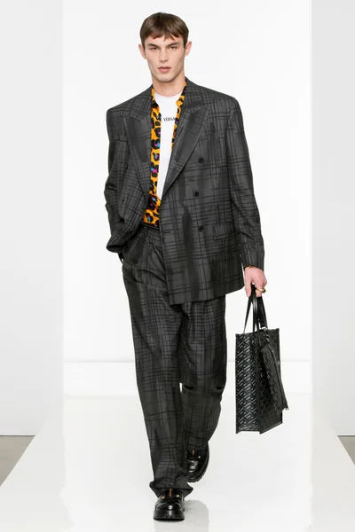 Look 3